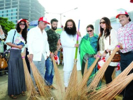 28th edition of ‘Ho Prithvi Saaf’ joins hands with Swachh Bharat to Transform Mumbai with brooms and dustbins