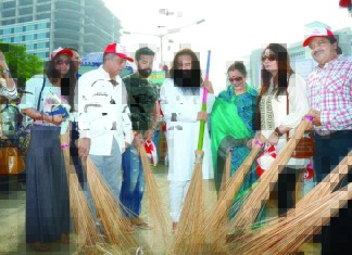 28th edition of ‘Ho Prithvi Saaf’ joins hands with Swachh Bharat to Transform Mumbai with brooms and dustbins