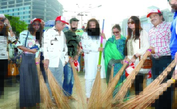 28th edition of ‘Ho Prithvi Saaf’ joins hands with Swachh Bharat to Transform Mumbai with brooms and dustbins