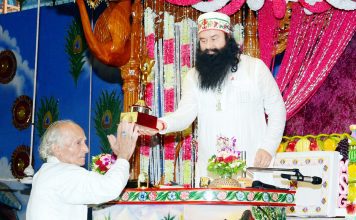 Revered Guru Ji was honored with the International Green Ambassador Award