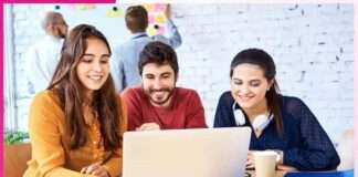 Student Entrepreneurs Blending Study and Startups