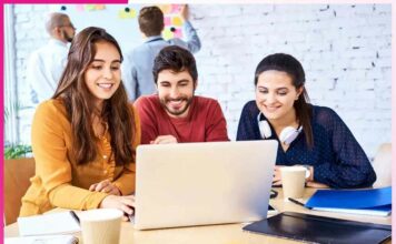 Student Entrepreneurs Blending Study and Startups