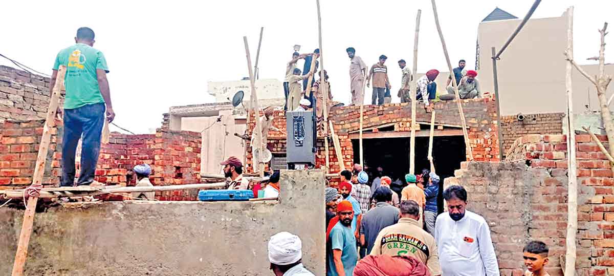New Home: The Family Was Forced to Live in a Dilapidated House 1 1