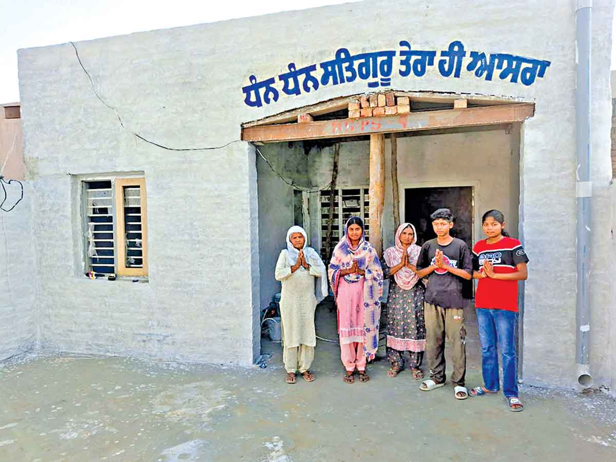 New Home: The Family Was Forced to Live in a Dilapidated House 2 2
